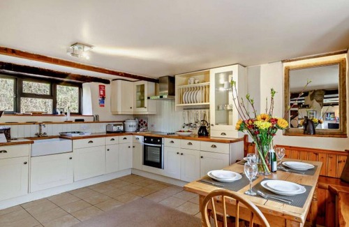 Bodmin Cottage | Tawnawood - Two Bedroom Cottage, Sleeps 6