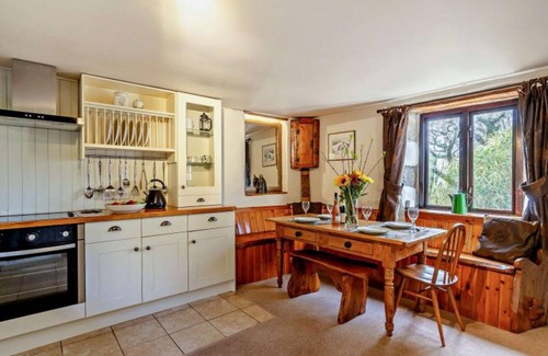 Bodmin Cottage | Tawnawood - Two Bedroom Cottage, Sleeps 6