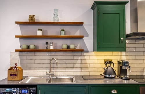 Acomb House | Tawny Lodge - a couples retreat that sleeps 2 guests in 1 bedroom