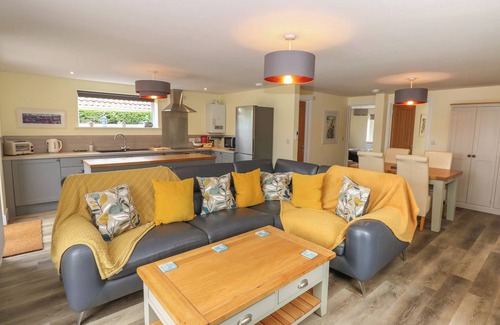 Ringstead House | TAWNY'S ROOST, pet friendly, with a garden in Snettisham