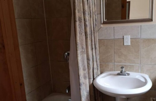 Waubaushene Hotel | Tay Motel