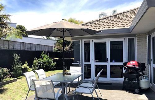 Mount Maunganui House | Tay St Beach Vibes house, 5-min stroll to beach
