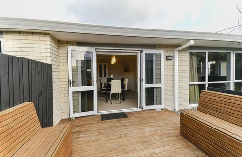 Mount Maunganui House | Tay St Beach Vibes house, 5-min stroll to beach