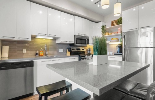 Whyte ave Apartment | Taylor - Heart of Old Strathcona! BBQ