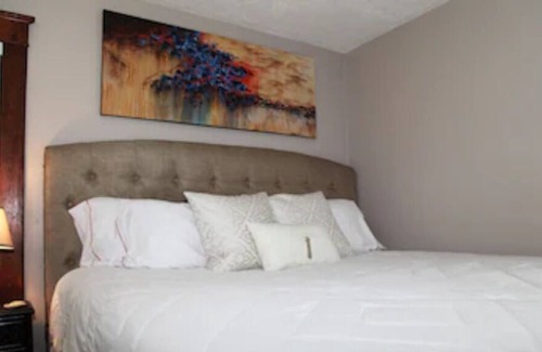 Cottonwood Falls House | Taylor Historic Guesthouse - Cottonwood Falls: Escape to a piece of history !