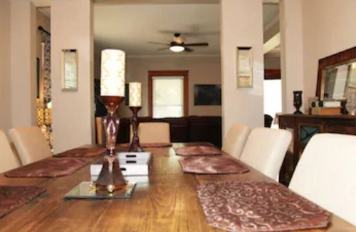 Cottonwood Falls House | Taylor Historic Guesthouse - Cottonwood Falls: Escape to a piece of history !