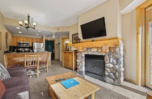 Copper Mountain Village Condo | Taylor's Crossing 1 Bedroom Condo #201 by RedAwning