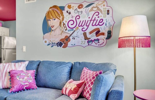Hope Gardens Apartment | Taylor Swift Themed Apartment!
