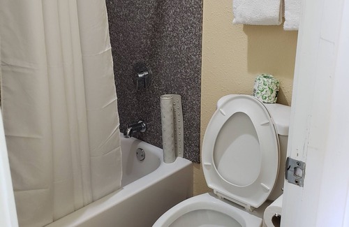 Taylor Hotel | Taylor village inn and suites