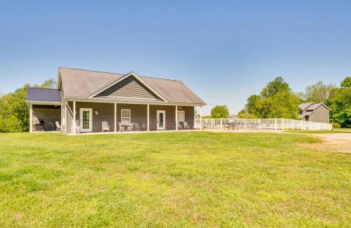 Taylorsville House | Taylorsville Cottage with Hot Tub and Lake Access!