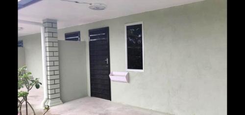 Kuala Rompin House | Tazrah roomstay (1 queen or 2 twin super single room)