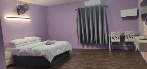 Kuala Rompin House | Tazrah roomstay (1 queen or 2 twin super single room)