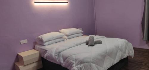 Kuala Rompin House | Tazrah roomstay (1 queen or 2 twin super single room)