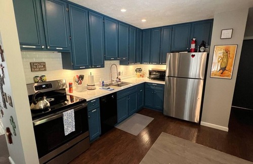 Traverse City House | TC Bungalow | Spa | Sauna | Cold Plunge Retreat!