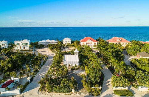 Providenciales House | TC Villas -Nutmeg Cottage -Romantic on Grace Bay Beach