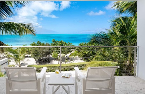 Providenciales House | TC Villas -Sea Edge Villa -Luxurious & Romantic Getaway