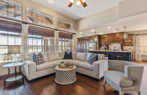 Denton House | TCH - Charming 3bd/2ba home in Denton w/Workspace