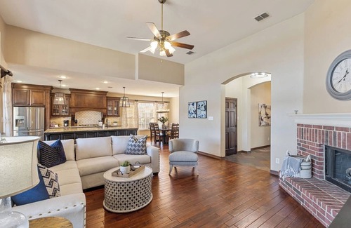 Denton House | TCH - Charming 3bd/2ba home in Denton w/Workspace