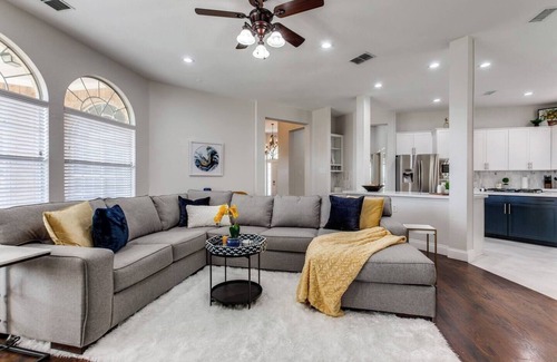 Plano House | TCH - Charming 4bd/3ba home in Plano with Office