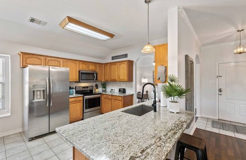 Murphy House | TCH - Cozy 3bd/2ba home in Murphy with Office Area
