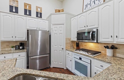 Valley Ranch House | TCH - Spacious 3bd/2ba in Irving with Workspace