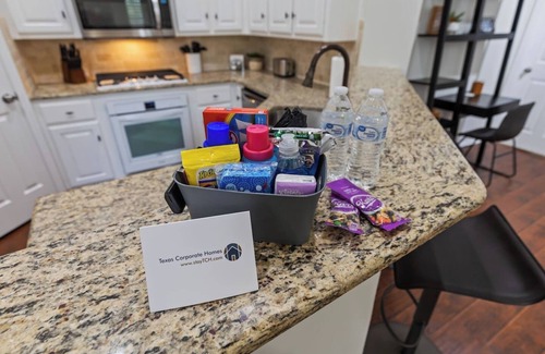 Valley Ranch House | TCH - Spacious 3bd/2ba in Irving with Workspace