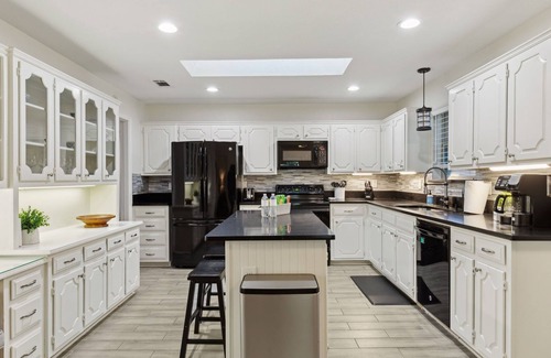 Northwest Dallas House | TCH - Spacious 3bd/3ba home in Dallas w/Workspace