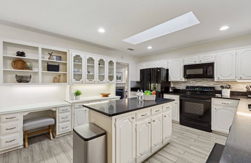 Northwest Dallas House | TCH - Spacious 3bd/3ba home in Dallas w/Workspace
