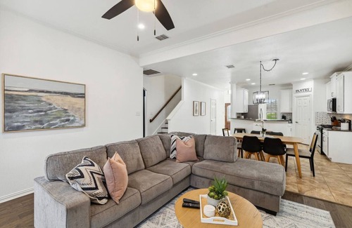 Keller House | TCH - Spacious 4bd/2.5ba in Fort Worth with Office