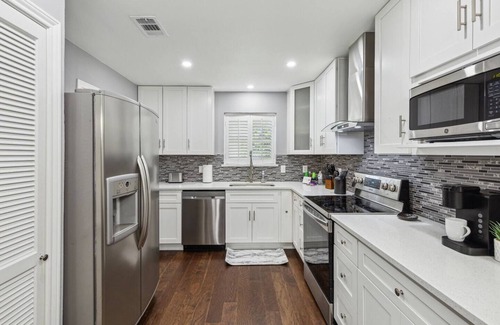 Richardson House | TCH - Spacious 4bd/2.5ba in Richardson w/Workspace