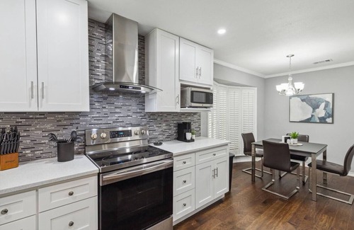 Richardson House | TCH - Spacious 4bd/2.5ba in Richardson w/Workspace