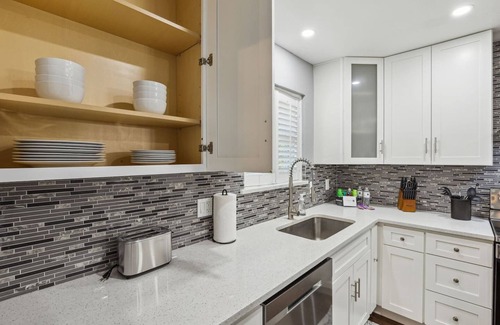 Richardson House | TCH - Spacious 4bd/2.5ba in Richardson w/Workspace