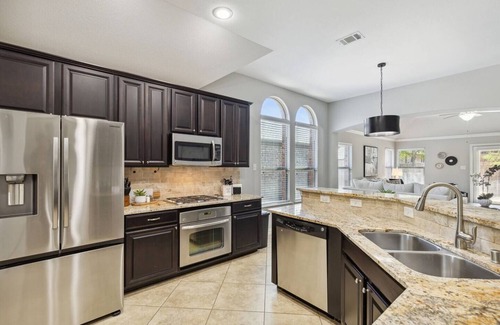Keller House | TCH - Spacious 4bd/2ba home in Keller with Office