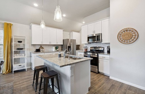 Princeton House | TCH - Spacious 4bd/2ba in Princeton with Workspace