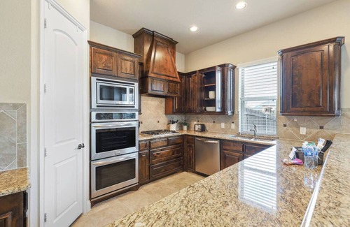 Frisco House | TCH - Spacious 4bd/3ba home in Frisco with Office