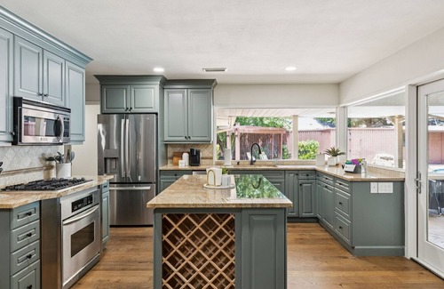 Northwest Dallas House | TCH - Spacious 4bd/3ba in Dallas with Workspace