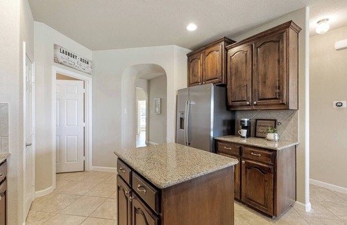 Keller House | TCH - Spacious 4bd/3ba home in Fort Worth w/Office