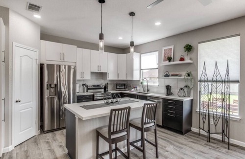 Round Rock House | TCH - Spacious 4bd/3ba home in Round Rock w/Office