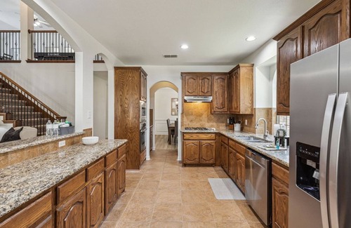 Keller House | TCH - Spacious 5bd/3.5ba in Fort Worth with Office