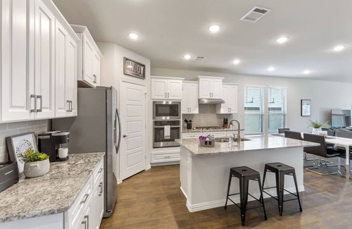 Northlake House | TCH - Spacious 5bd/3ba home in Northlake w/Office
