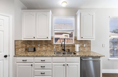 Flower Mound House | TCH - Spacious 5bd/4ba home in Flower Mound w/Off.