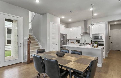 Frisco House | TCH - Stylish 4bd/2.5ba in Frisco w/Workspace