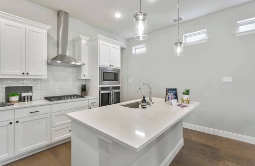Frisco House | TCH - Stylish 4bd/2.5ba in Frisco w/Workspace