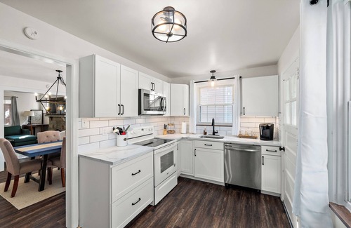 Sewickley House | tCharming Sewickley Village House, 2BR + Office/Futon, Walk to Shops