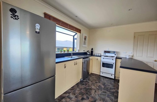Te Anau House | Te Anau Mountain Views