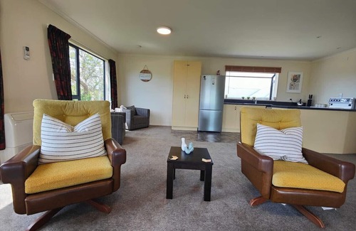 Te Anau House | Te Anau Mountain Views