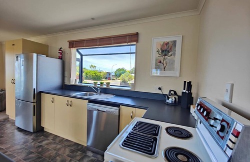 Te Anau House | Te Anau Mountain Views