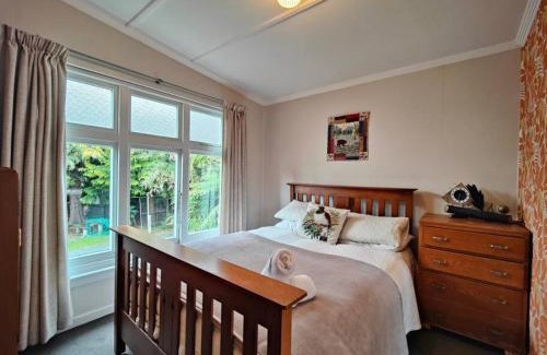 Te Anau House | Te Anau Retro Retreat