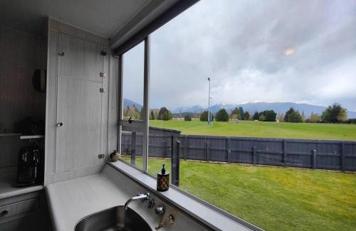 Te Anau House | Te Anau Retro Retreat