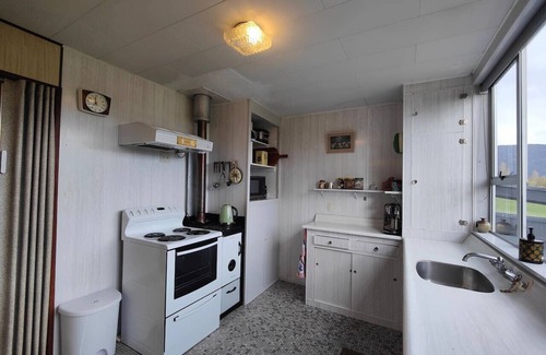 Te Anau House | Te Anau Retro Retreat